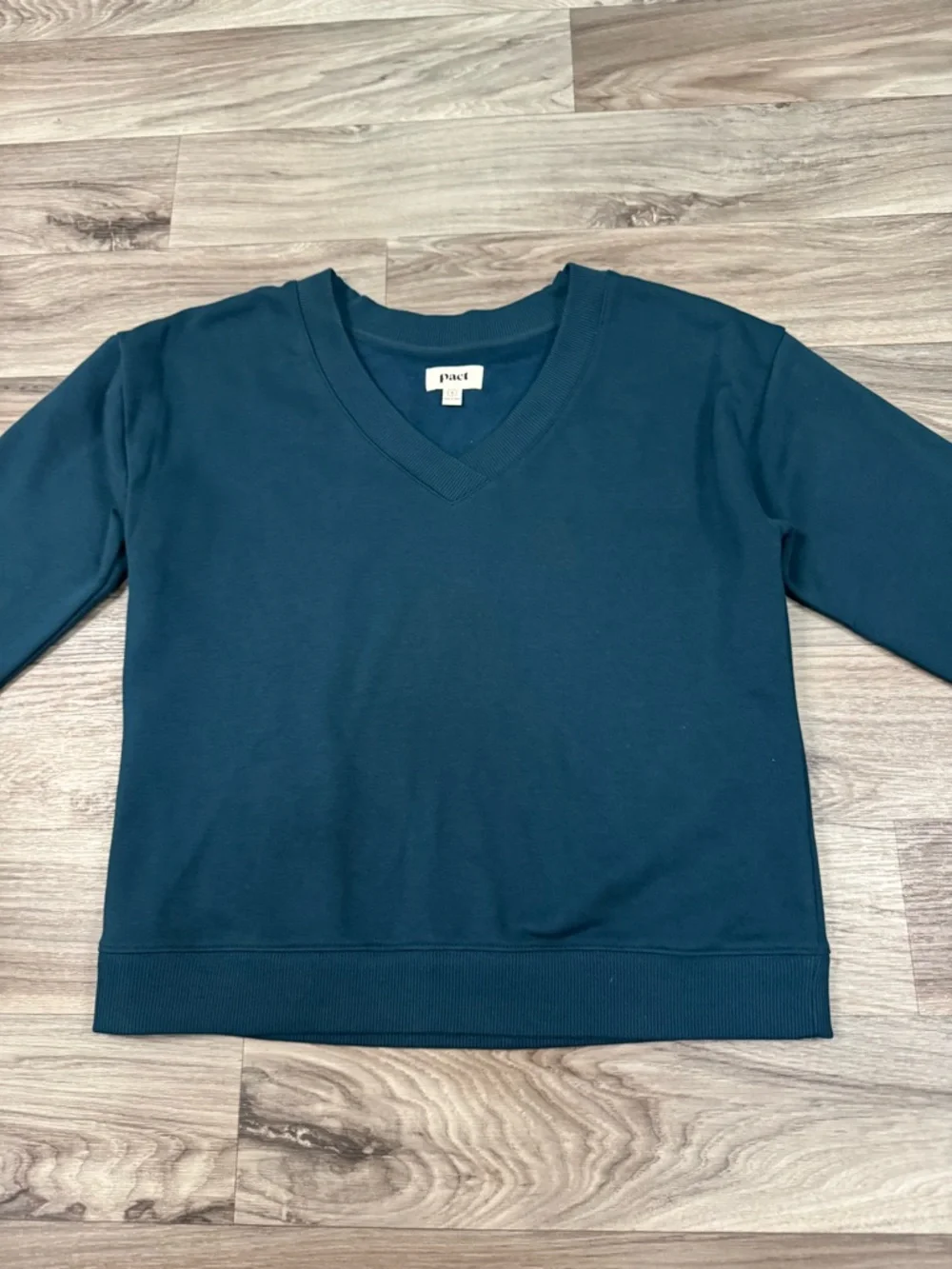 PACT Women's Courtside V-Neck Sweatshirt in Celestial Green Size Small